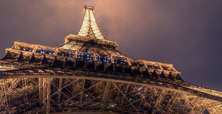 La Tour Eiffel coûte-t-elle trop chère aux visiteurs ?